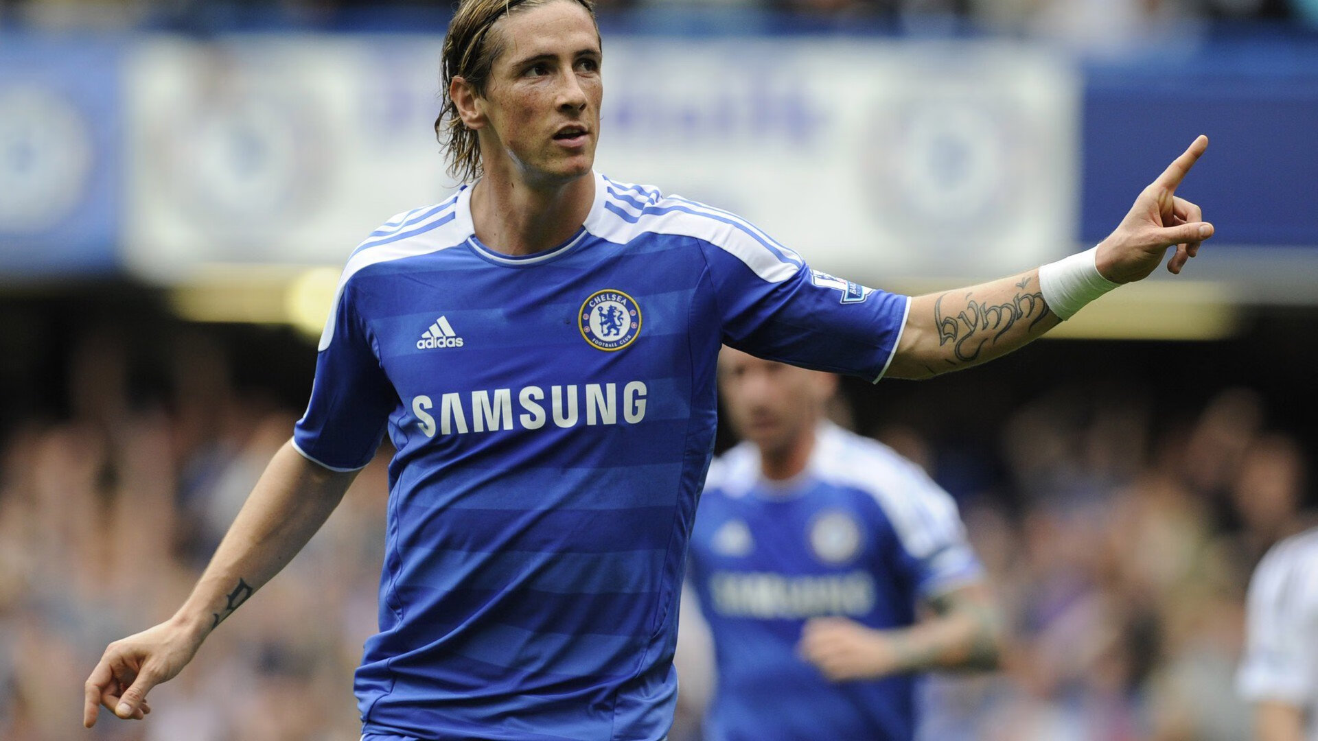 恩波利门将神勇表现力保球门不失，恩波利主场球衣